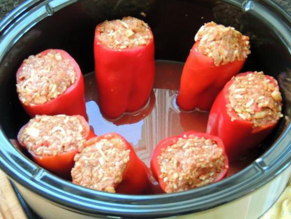 Matlagning fyllda paprika i en multivark 