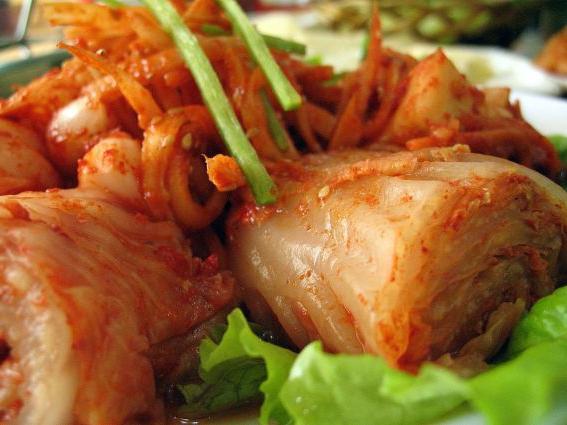 Kål på koreanska för vintern: 2 recept för matlagning