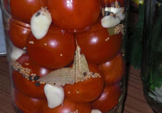 Smakfulla marinerade tomater: hemlagad recept