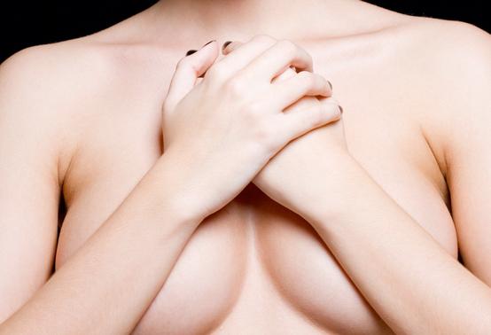 Varför hänger bröstet och hur man åtgärdar detta problem?