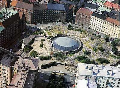 En ovanlig syn i Helsingfors är kyrkan i klippan: en beskrivning av hur man kommer dit.