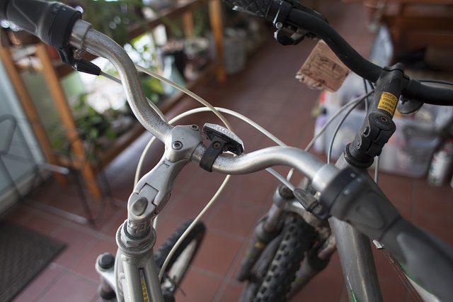 Hur man lyfter ratten på en mountainbike: användbara tips
