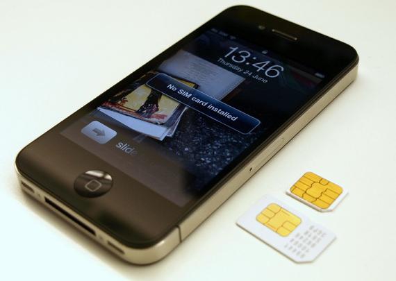 Detaljer om hur du sätter i ett SIM-kort i iPhone 4